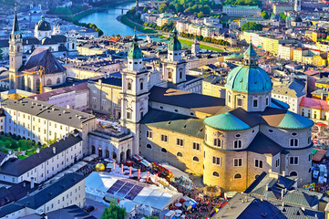 Naklejka premium Amazing panorama of the historic city of Salzburg in beautiful e