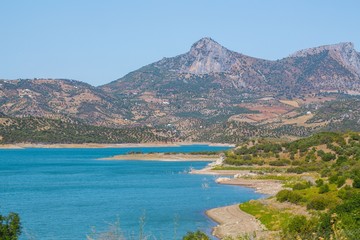 Naklejka premium Paisaje de montaña en Zahara de la Sierra (Spain).