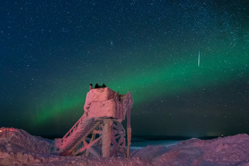 wachting a shooting star under the northern light in lapland