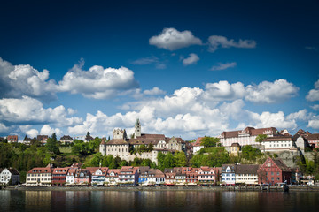 Fototapeta premium Meersburg unter Wolken
