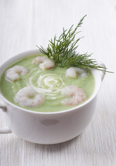 Broccoli soup with prawns