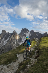 Fototapeta premium allone in the mountains only with my bike
