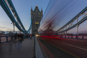 Obraz premium Tower Bridge Traffic