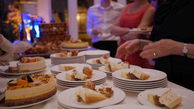 D&eacute;coupe G&acirc;teau Mari&eacute;s