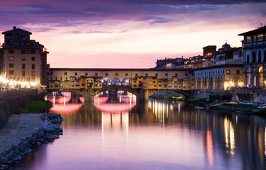 Fototapeta na wymiar sunset above Ponte Vecchio - Old Bridge view from Arno river bank