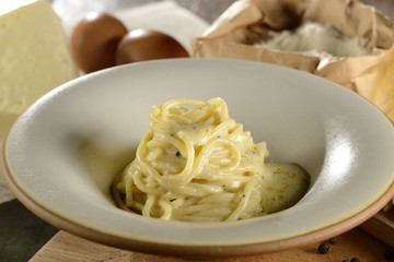 Tonnareli cacio pepe