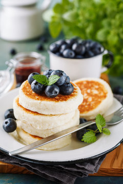 Cottage cheese pancakes with blueberries and mint