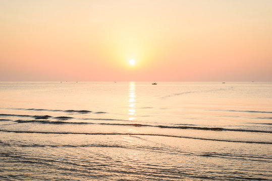 Fototapeta Beautiful tropical sunrise on the beach.