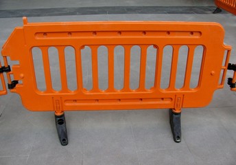 Portable plastic crowd control barrier