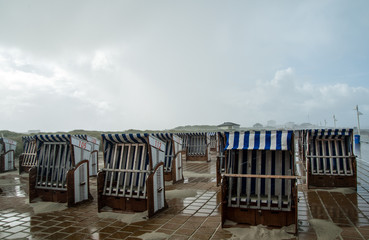 Strandkörbe im Regen auf Norderney