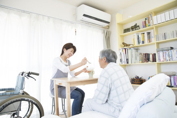 Obraz premium 食事介助