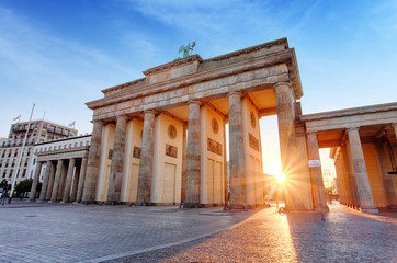 Obraz premium Berlin - Brandenburg Gate at sunrise, Germany