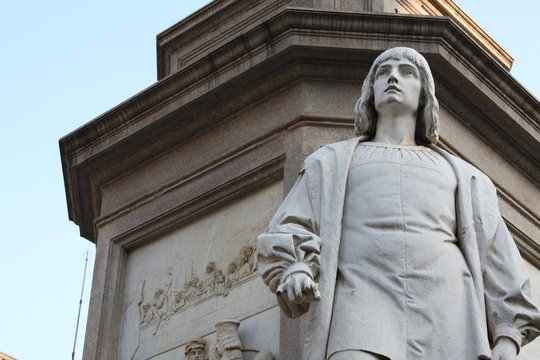 Statue of Leonardo Davinci in Piazza della Scala, Milan, Italy