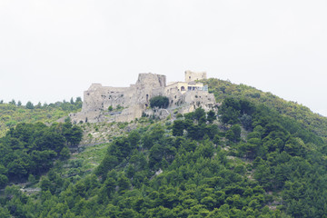 Fototapeta na wymiar Kastell Arechi oberhalb der Altstadt Salernos