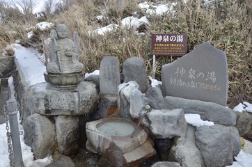 大涌谷の神泉の湯と浄め湯かけ地蔵尊