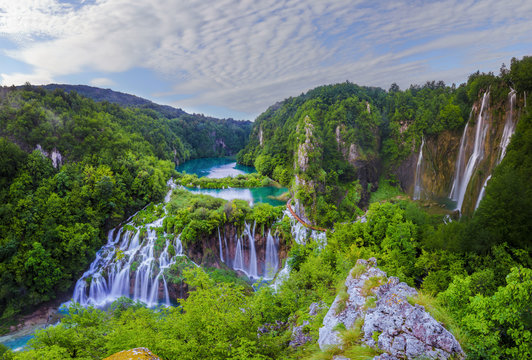 Fototapeta morning over waterfalls in Plitvice park, Croatia