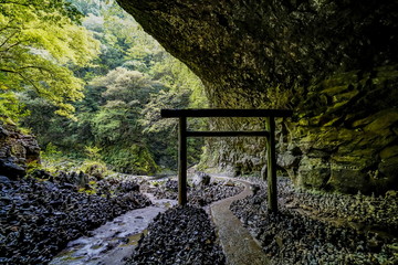 天安河原　 洞窟