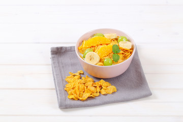 corn flakes with milk and fresh fruit