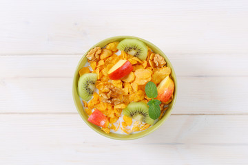 corn flakes with milk and fresh fruit