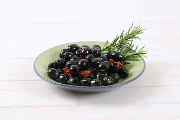 black olives with dried tomatoes
