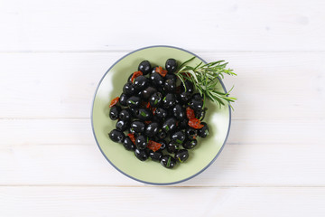 black olives with dried tomatoes