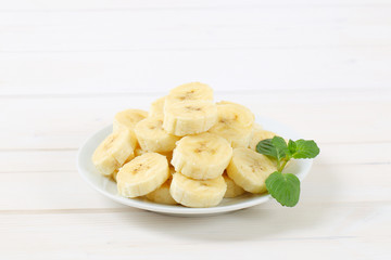 plate of sliced banana