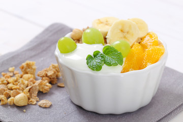 muesli with yogurt and fresh fruit