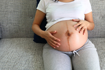 woman pregnant 9 month