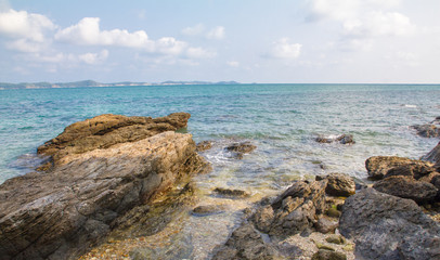 Fototapeta na wymiar landscape rock on the beach 