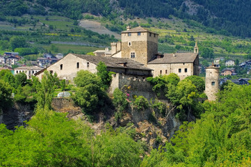 Fototapeta na wymiar Saint-Pierre Sarriod de la Tour castle im Aostatal - Saint-Pierre Sarriod de la Tour in Aosta Valley