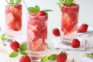 Summer refreshing drinks from strawberry and mint,ストロベリーソーダ