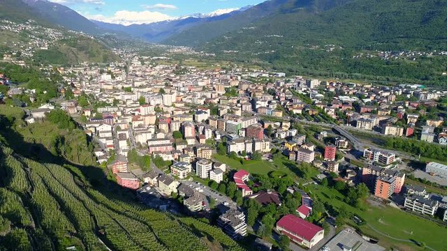 Aerial 4K - Sondrio - Valtellina (IT) - Vista aerea della citt&agrave; verso est