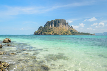 Fototapeta premium Rock beach and andaman sea in Krabi province, Thailand