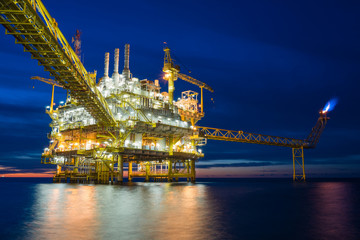 Obraz na płótnie Canvas Oil and gas central processing platform receive raw gas and condensate from wellhead platform.