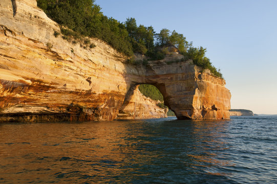 Usa, Michigan, Pictured Rock National Lakeshore. Lovers Leap Arch along Lake Superior shoreline.