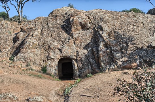 Domus de Janas. Settimo San Pietro, Sardegna