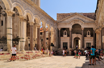 Peristyl des Diokletianspalastes, UNESCO Weltkulturerbe, Split, Mitteldalmatien, Kroatien - 150612861
