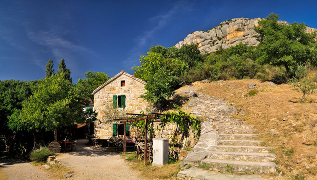 Lehr- und Spazierpfad Stinice - Roski slap - Ozidana pecina, u.a. Drehort der Winnetou Filme, Nationalpark Krka, Region Sibenik-Knin, Mitteldalmatien
