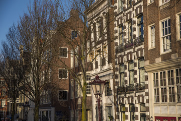 Costruzioni tra i canali di Amsterdam