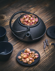 Teapot with rose buds