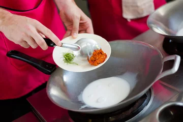 Foto op Plexiglas Preparing thai hot panang curry © sitriel