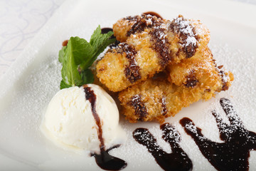 Crispy banana with ice cream