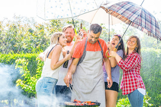  Beim grillen vom regen &uuml;berrascht