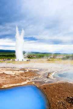 Geysir mit Thermalquelle Blesi