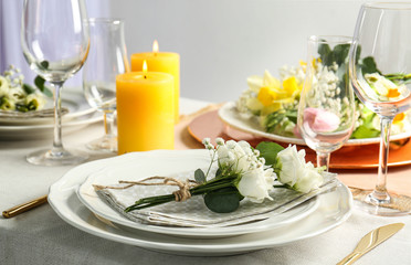 Beautiful table setting with floral decor