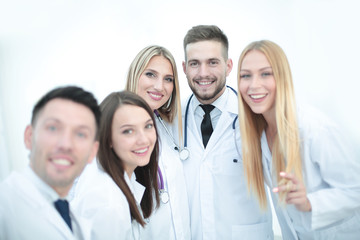 Obraz premium Happy doctors are making selfie using a smartphone and smiling.