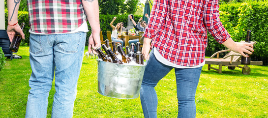 Grillparty in eigenem Garten 