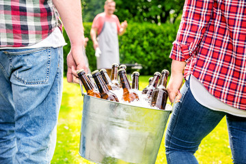 Grillparty in eigenem Garten 