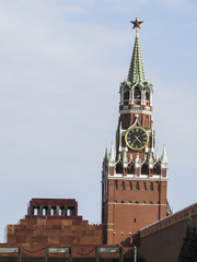 Fototapeta na wymiar Spasskaya Tower of Kremlin in Red Square in Moscow Russia - spasskaja