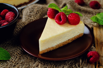Cheesecake with fresh raspberries and mint.